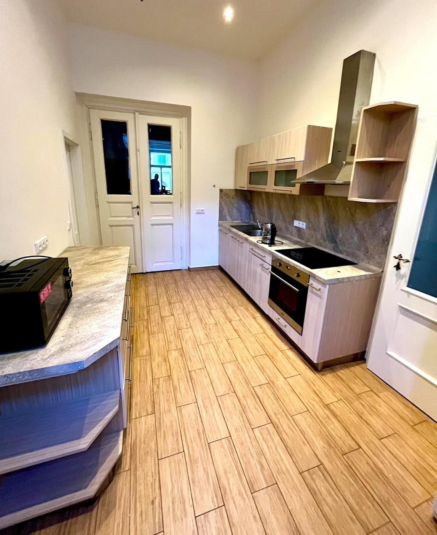 Valentine'S National Museum Apartments Прага Екстериор снимка
